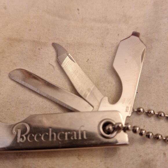 Beechcraft Vintage Nail File, Knife, Bottle Opener, Screwdriver Keychain - Picture 3 of 4